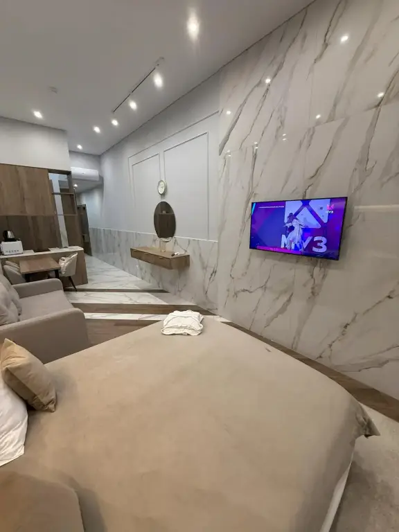 Сочи: Апартаменты в отеле Миррор 4* МореСолнцеАпарт