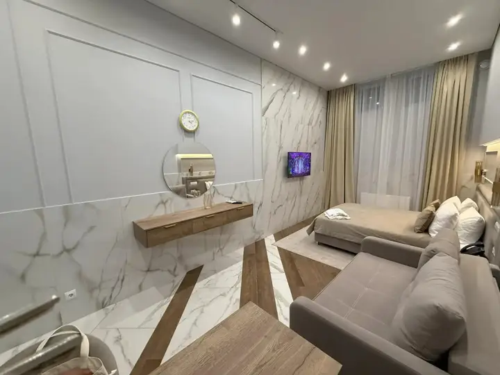 Сочи: Апартаменты в отеле Миррор 4* МореСолнцеАпарт