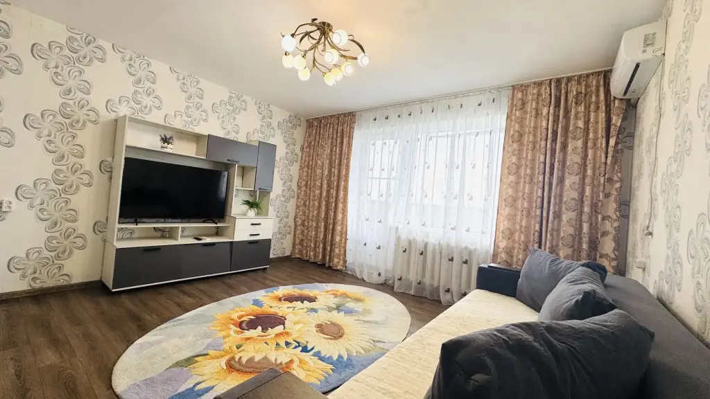 Квартира Большая Чистая Уютная Двух Комнатная Квартира Рядом С Центром Ждет Своих Гостей — фото 1