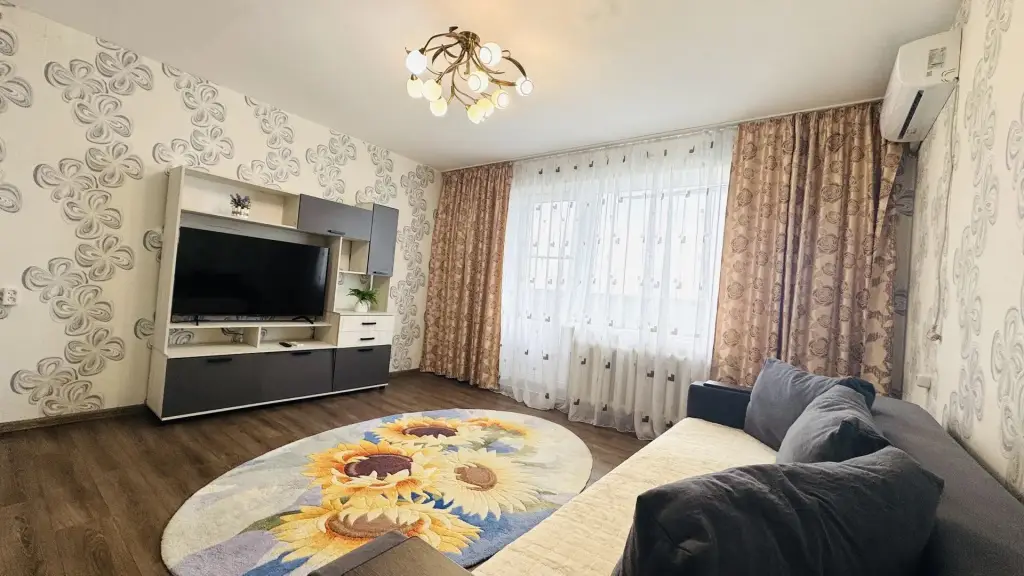Квартира Большая Чистая Уютная Двух Комнатная Квартира Рядом С Центром Ждет Своих Гостей — фото 1