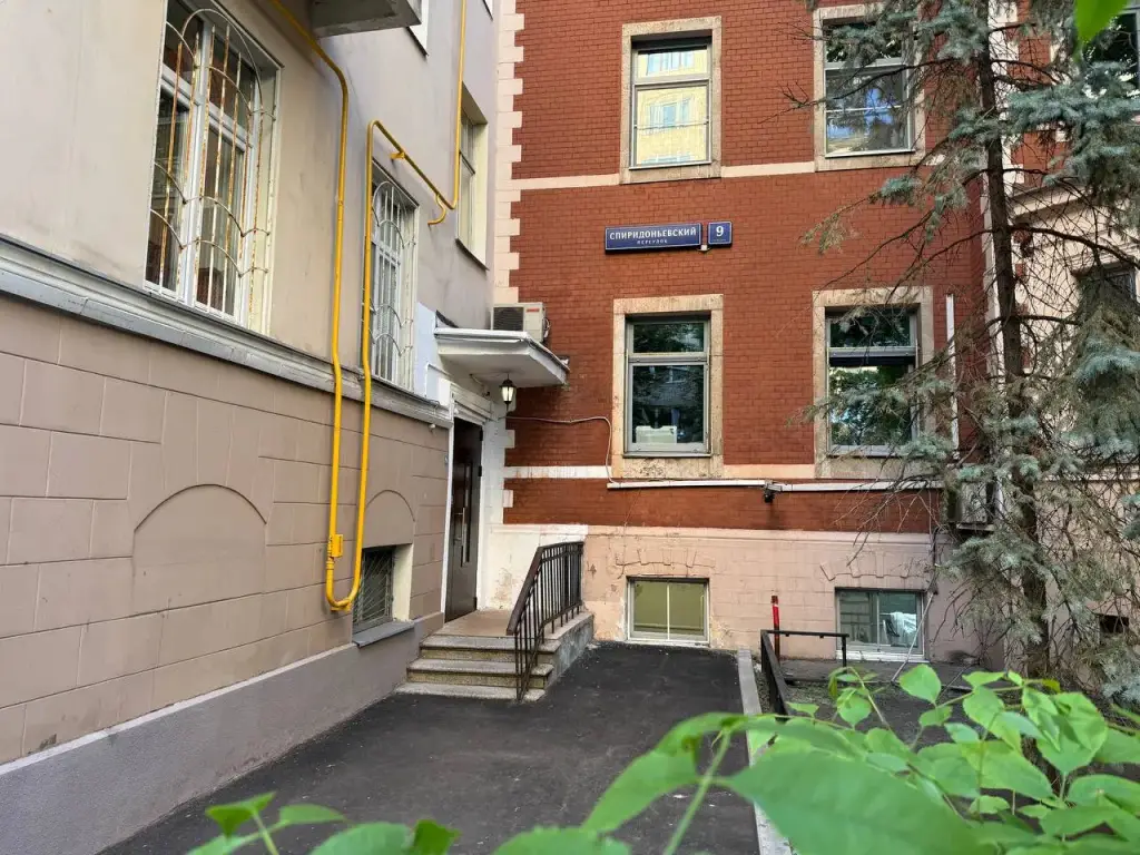 Москва: Квартира Дизайнерская евро-трёшка на Патриарших, 2 спальни, Центр Москвы