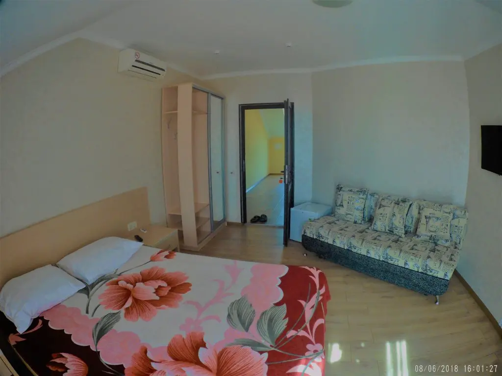 Сочи: U Lauryi Guest House