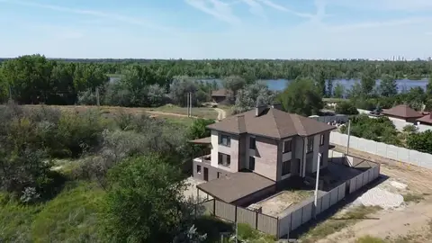Частный дом Шикарный на берегу реки — фото 1