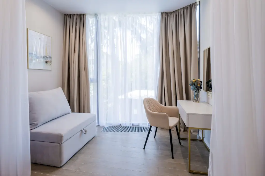 Сочи: Апартаменты Mirror Family ApartAmore Студия стандарт с видом на бассейн