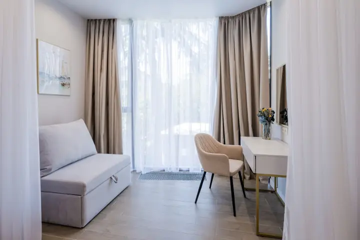 Сочи: Апартаменты Mirror Family ApartAmore Студия стандарт с видом на бассейн