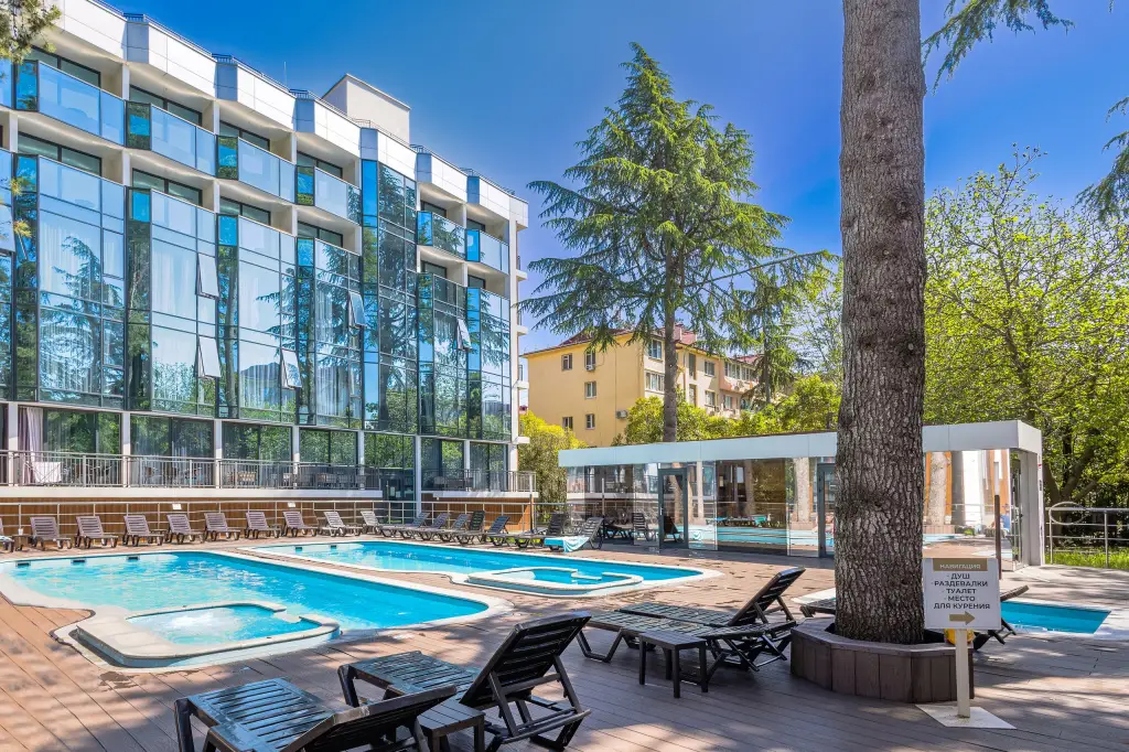 Апартаменты Mirror Family ApartAmore Студия стандарт с видом на бассейн — фото 1