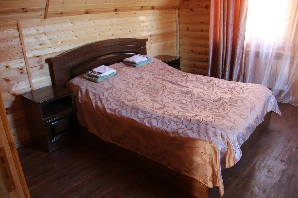 Красная Поляна: Wooden Cottage