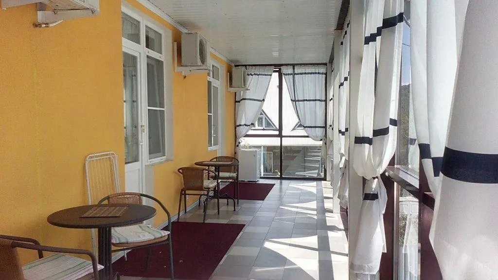 Сочи: Yellow House