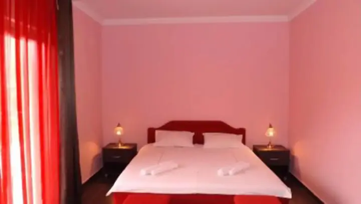 Сутоморе: Guest House West Gate