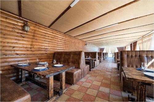 Энгельс: Edelveis Hotel