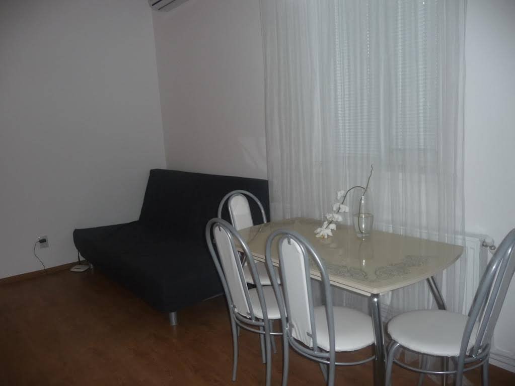 Таганрог: Apartments on Italyansky Pereulok