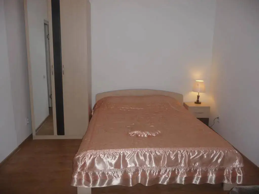 Таганрог: Apartments on Italyansky Pereulok