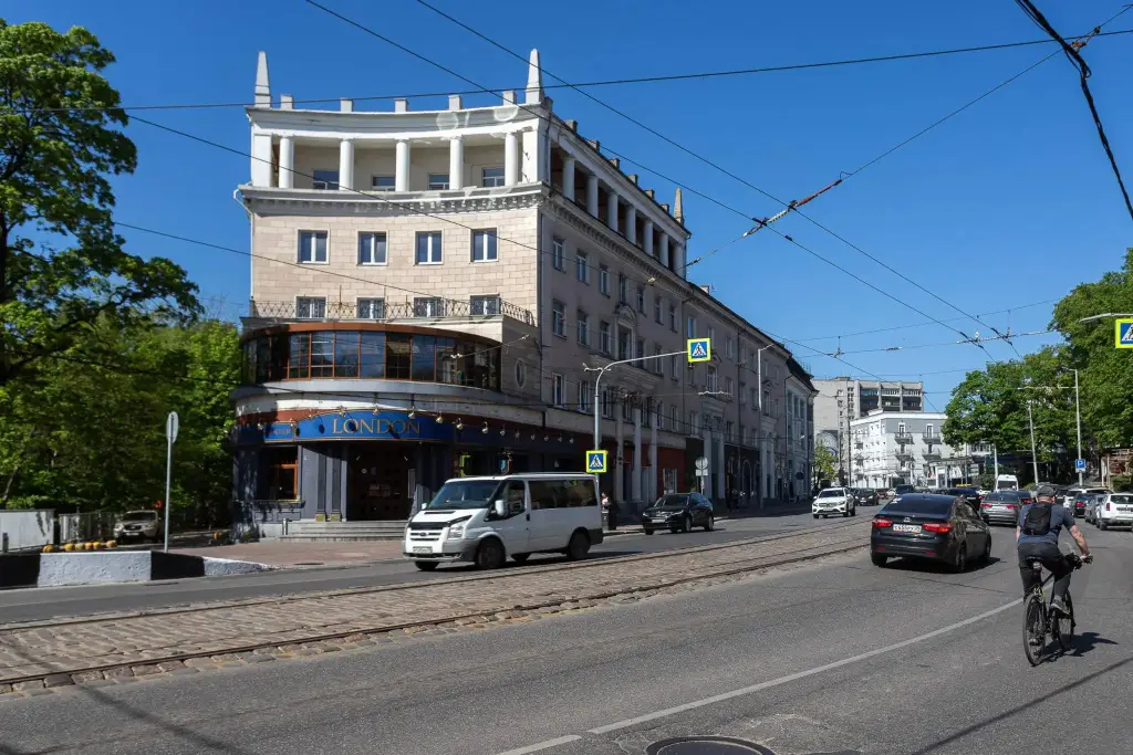 Апартаменты Suffix на Сержанта Колоскова 1а — фото 1