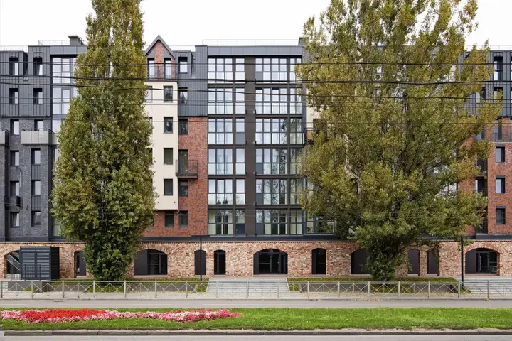 Калининград: Городская среда на проспекте Калинина 111