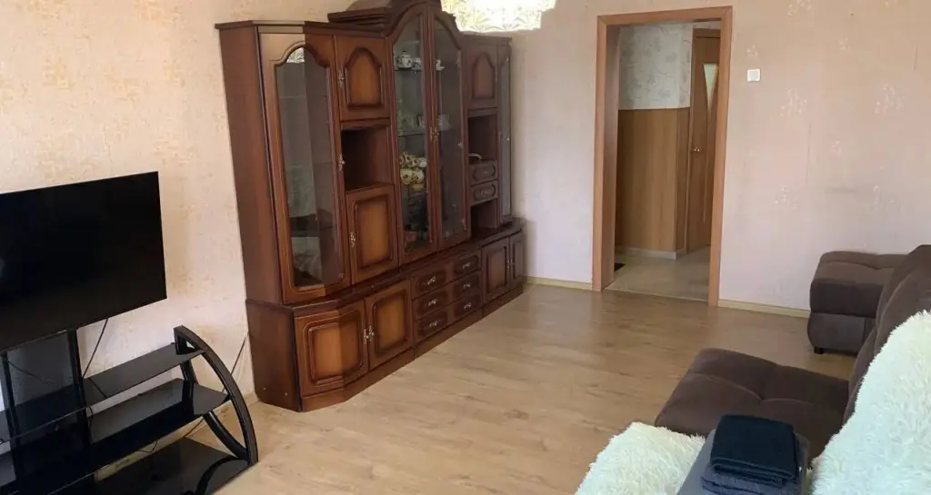 Североуральск: Квартира Трехкомнатная на Степана Разина 6