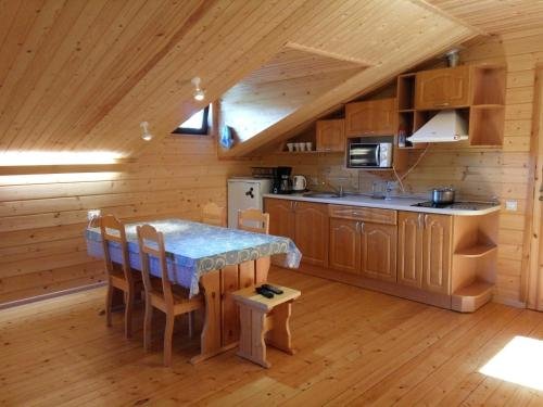 Матросы: Khvoyny Guest House