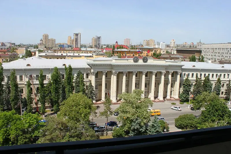 Волгоград: Саквояж на проспекте Ленина, 6