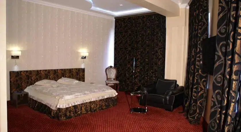 Мстихино: Van Hotel