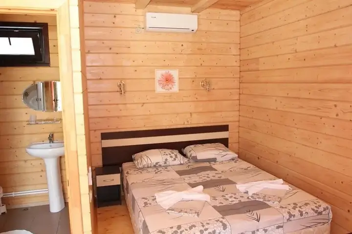 Витязево: Агатис
