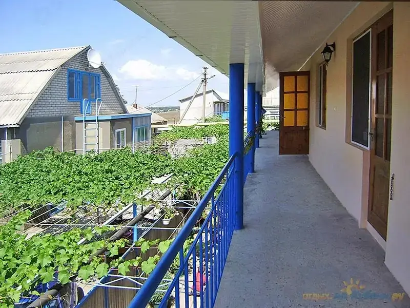 Витязево: Guest House Ariel
