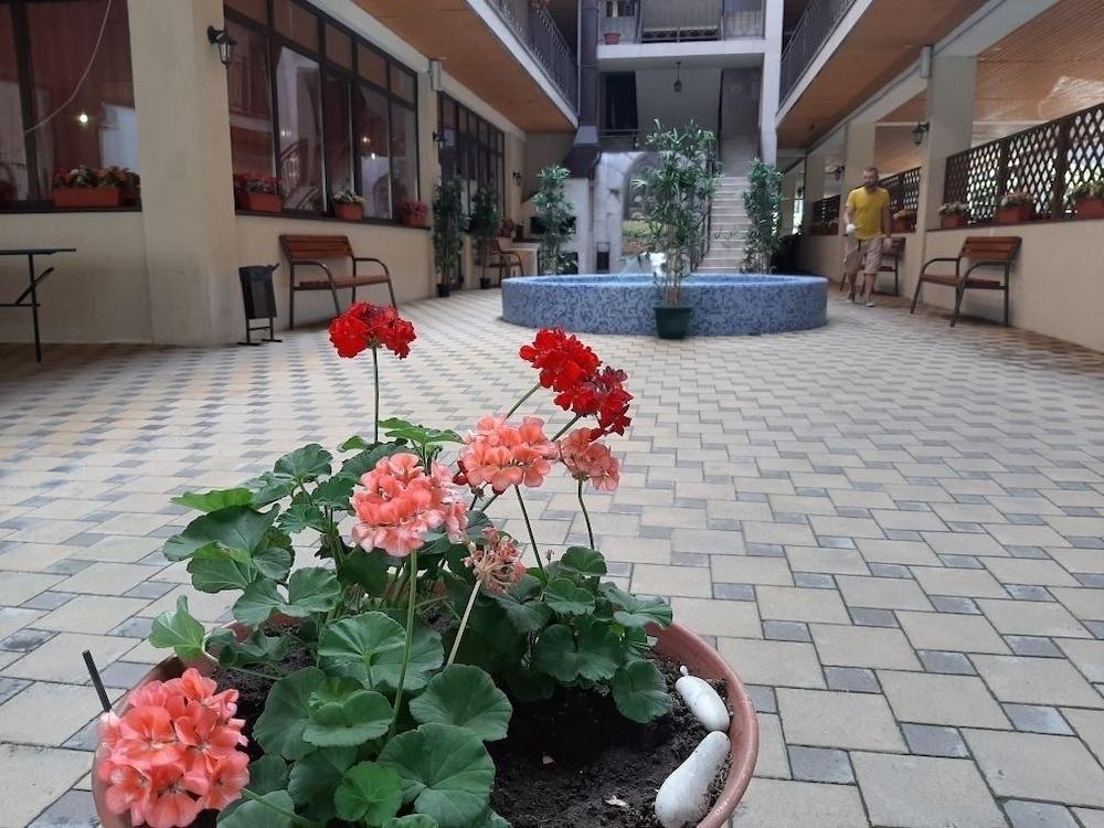 Дивноморское: Отель Atrium