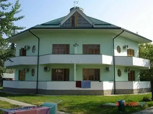 Анапа: База отдыха Искра
