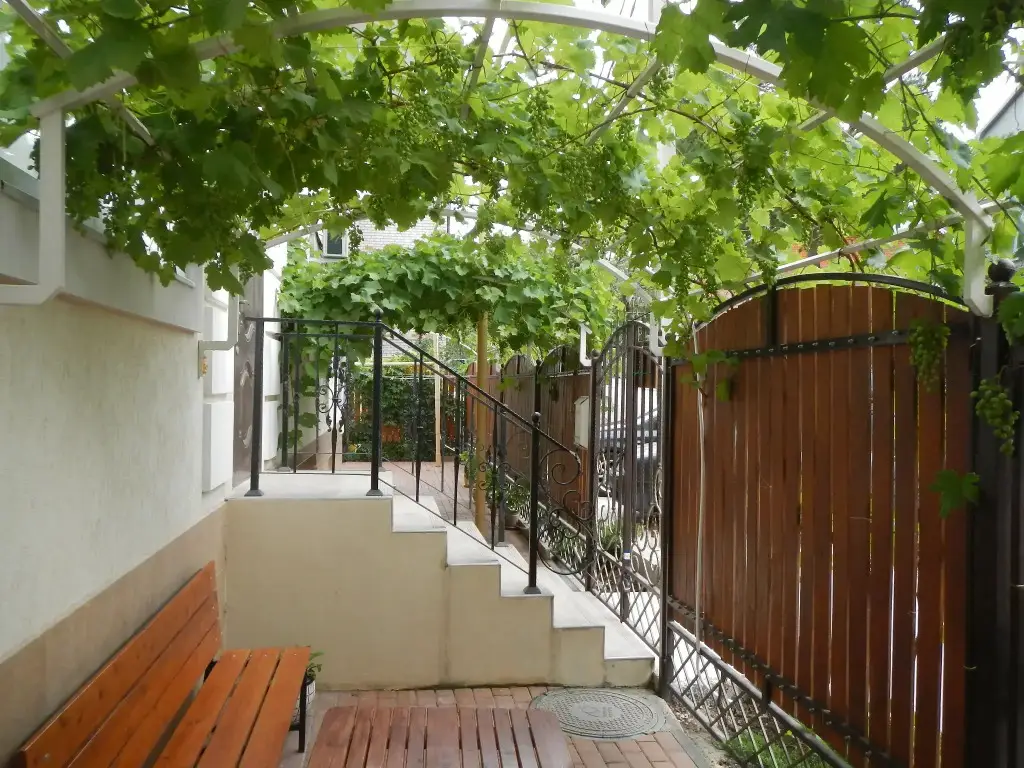 Геленджик: Меблированные комнаты Палермо