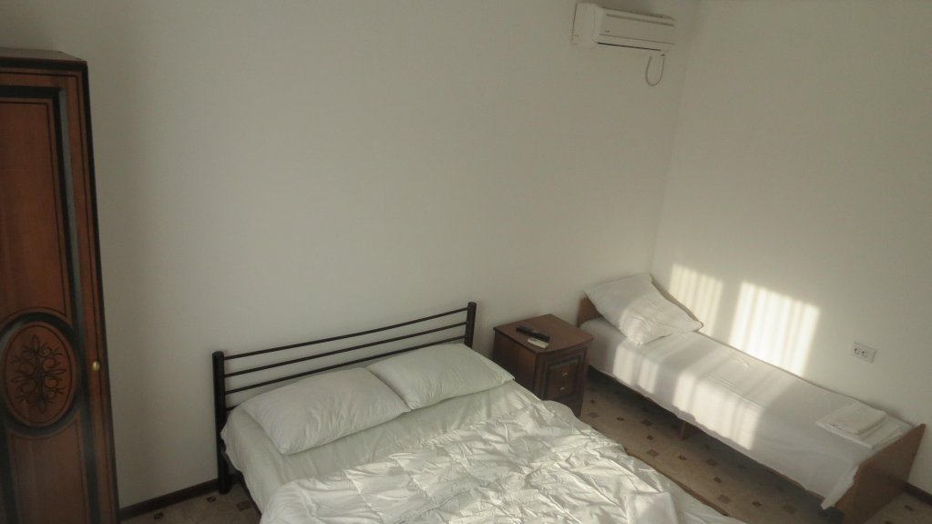 Витязево: Guest House "Mesto pod solntsem"