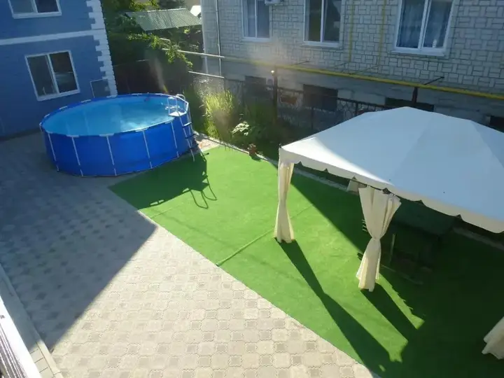 Витязево: Rajskij Ugolok Guest House