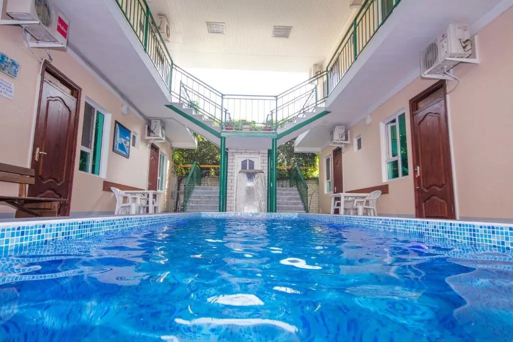 Витязево: Guest House Vodoley