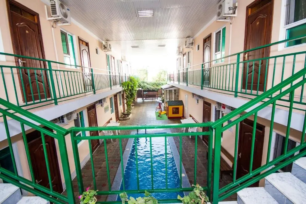 Витязево: Guest House Vodoley