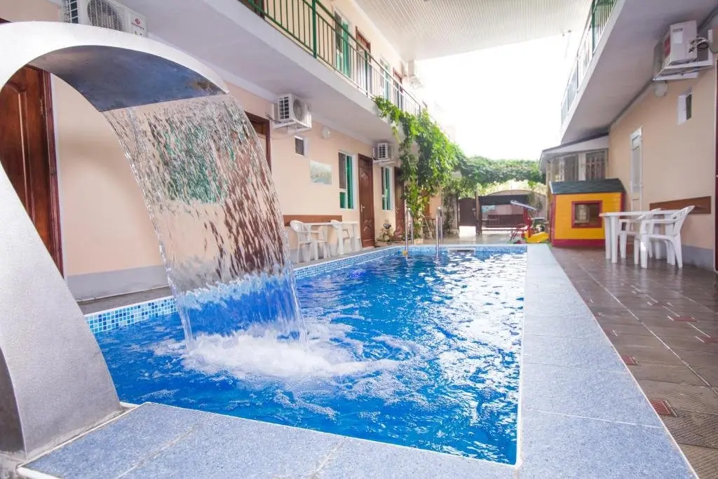 Витязево: Guest House Vodoley