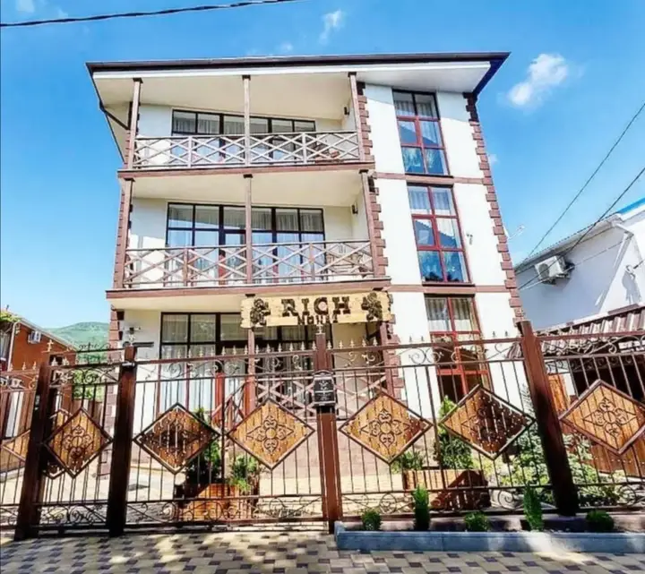 Геленджик: Меблированные комнаты Rich House