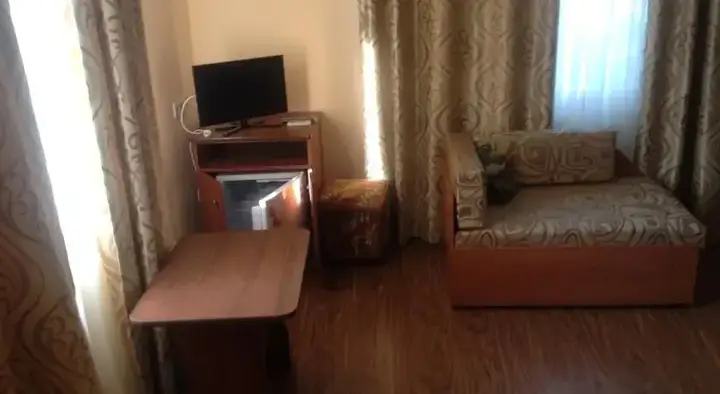Витязево: Guest House Darina