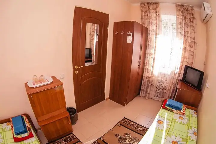 Анапа: Guest house on Krymskaya