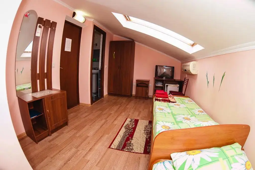 Анапа: Guest house on Krymskaya