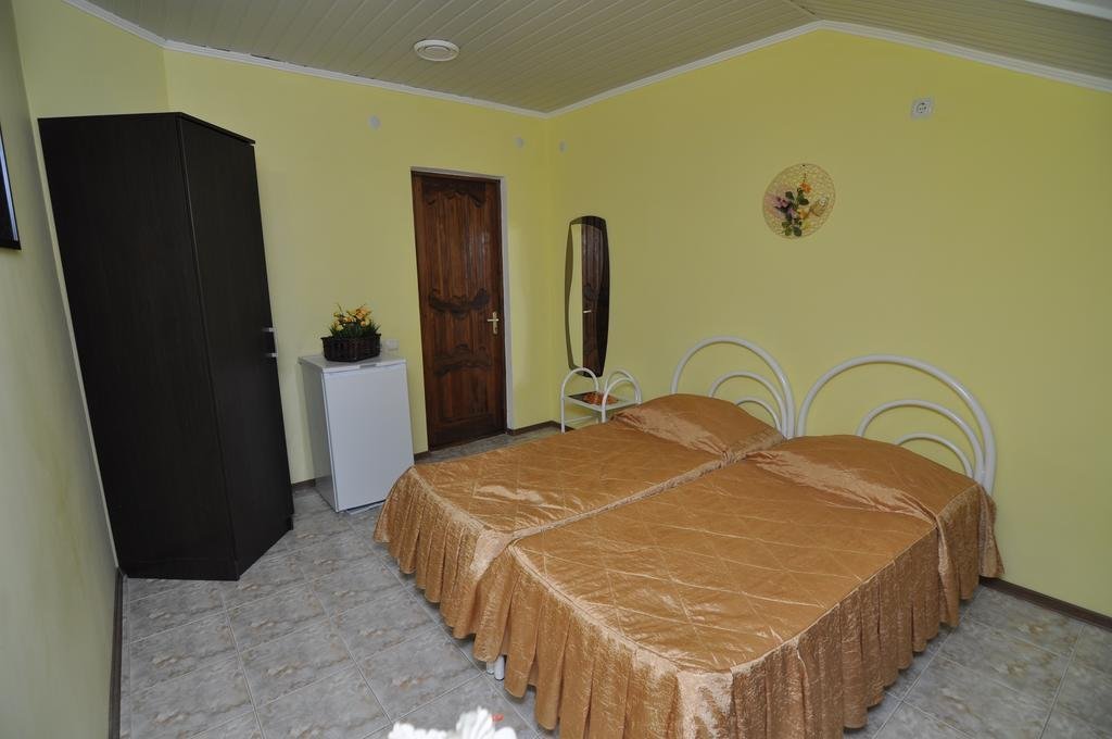 Анапа: Guest house Larisa