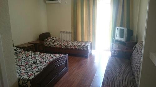 Анапа: Guest House Lazurnaya 12