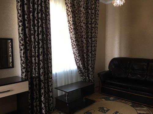 Кучугуры: Guest House Nikol