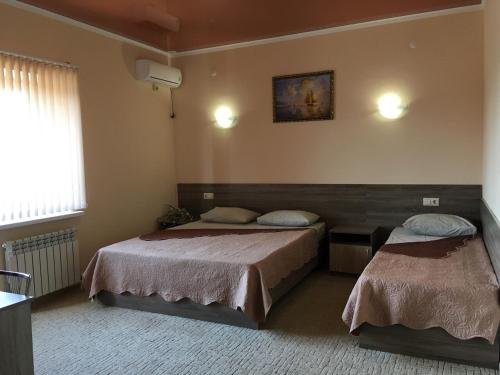 Кучугуры: Guest House Nikol