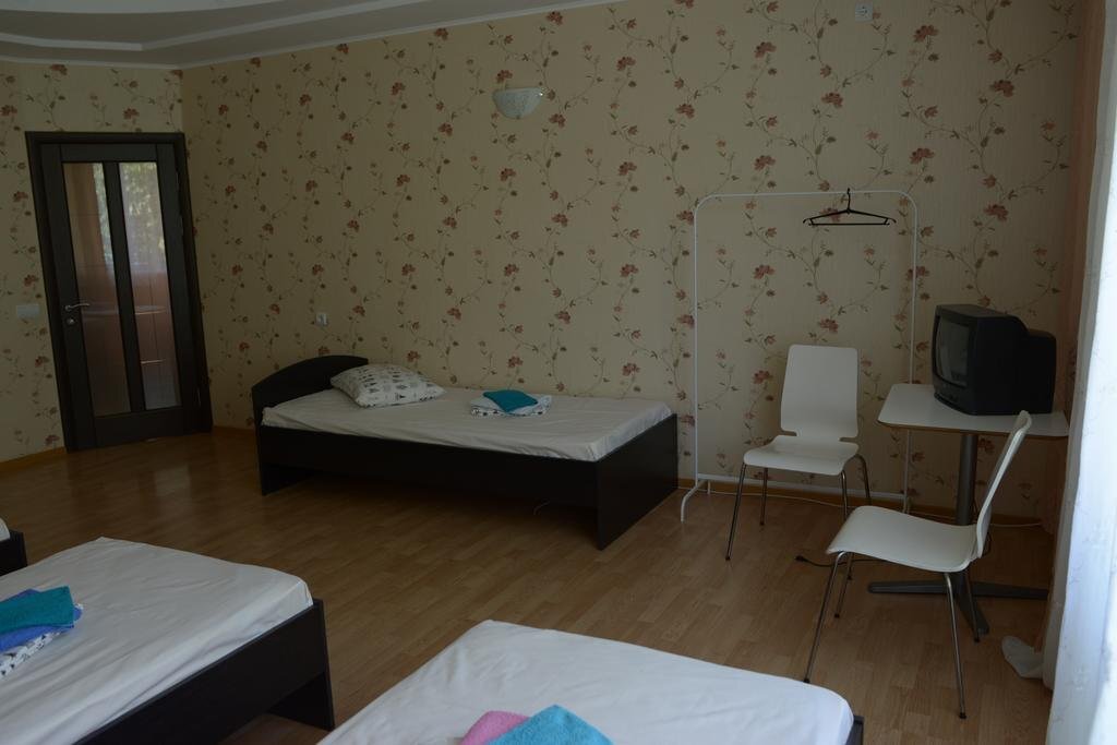 Анапа: Guest House Zemlianichnaia Poliana