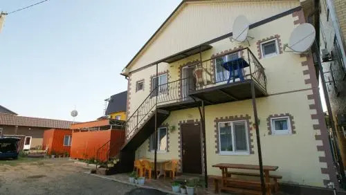 Голубицкая: Nadezhda Guest House