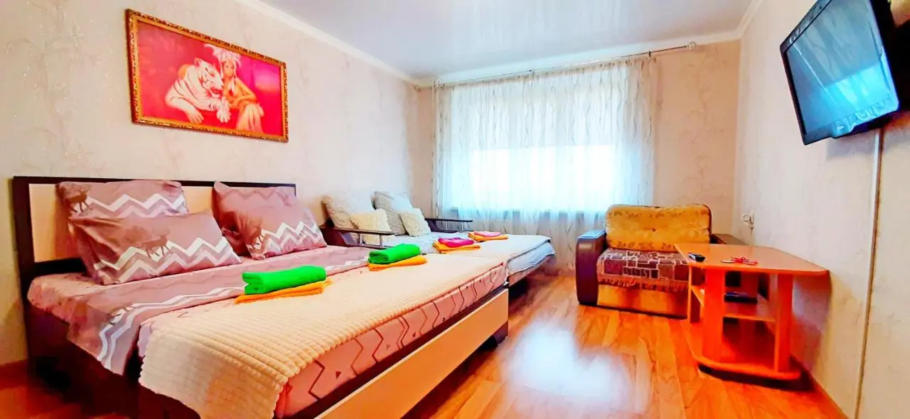 Магнитогорск: Apartment on Karla Marksa 159