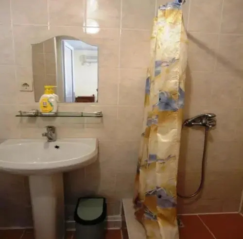 Джемете: Sankt Peterburg Hotel