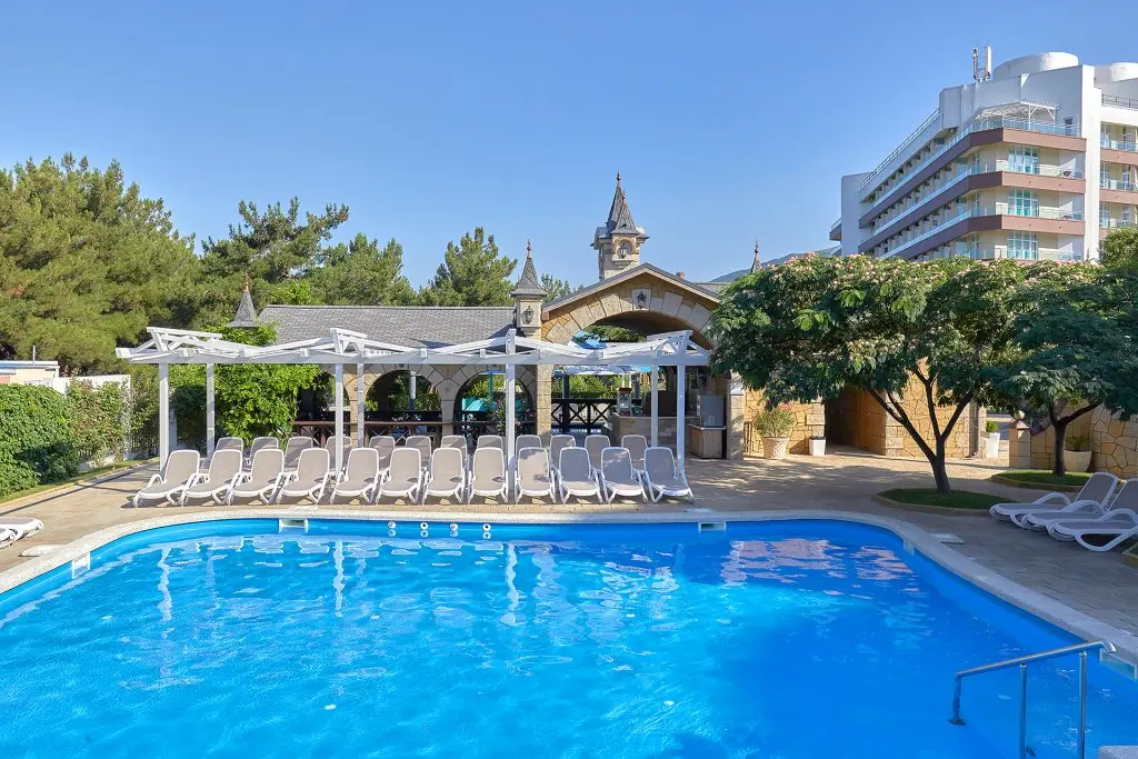 Геленджик: Курортный отель Alean Family Biarritz