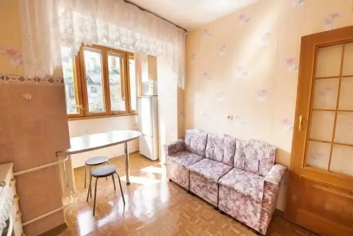 Владивосток: Апартаменты на ул. Амурской, 82