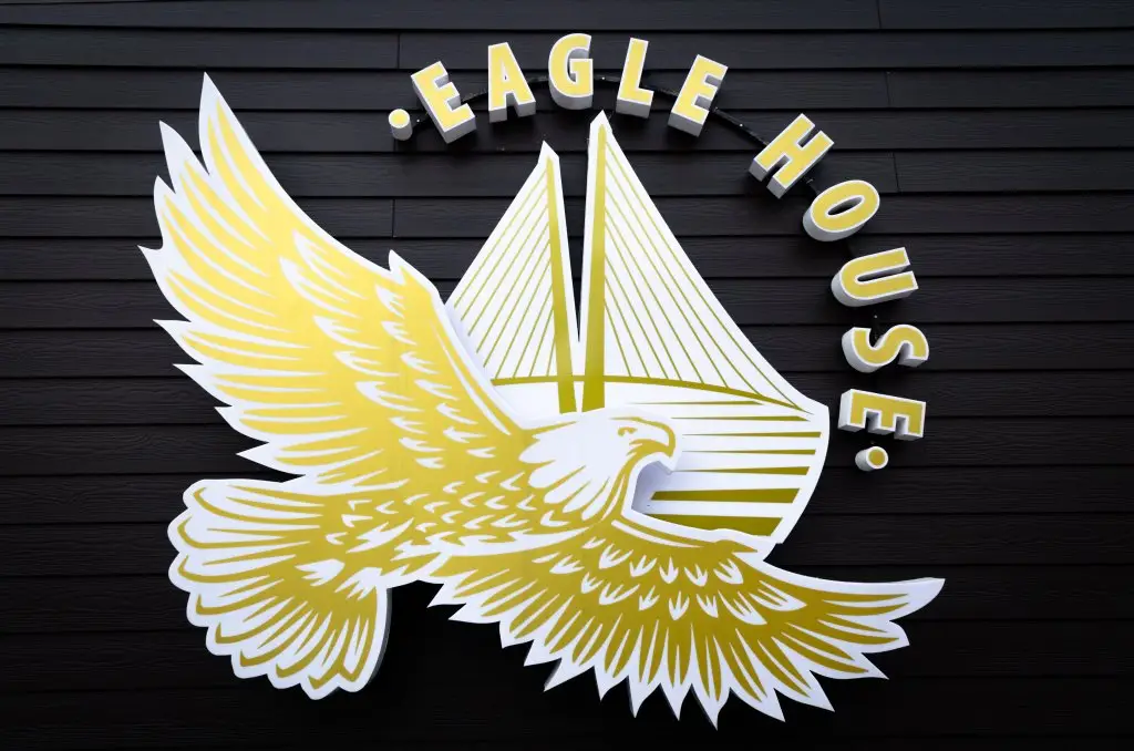 Владивосток: Отель Eagle House Inn