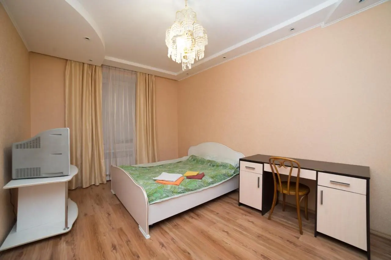 Челябинск: 1к квартира в Центре (Площадь Революции)