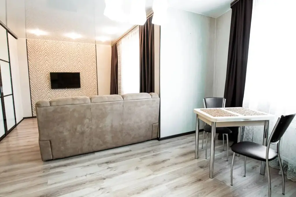 Pritomskij 7/7 Dvuhkomnatnye apartamenty biznes-klassa s vidom na Tom' — фото 1