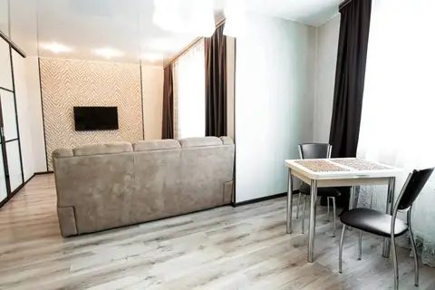 Pritomskij 7/7 Dvuhkomnatnye apartamenty biznes-klassa s vidom na Tom' — фото 1